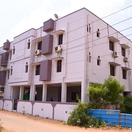 Aishwaryam Deshna Service Apartment Ambattur Chennai Esterno foto